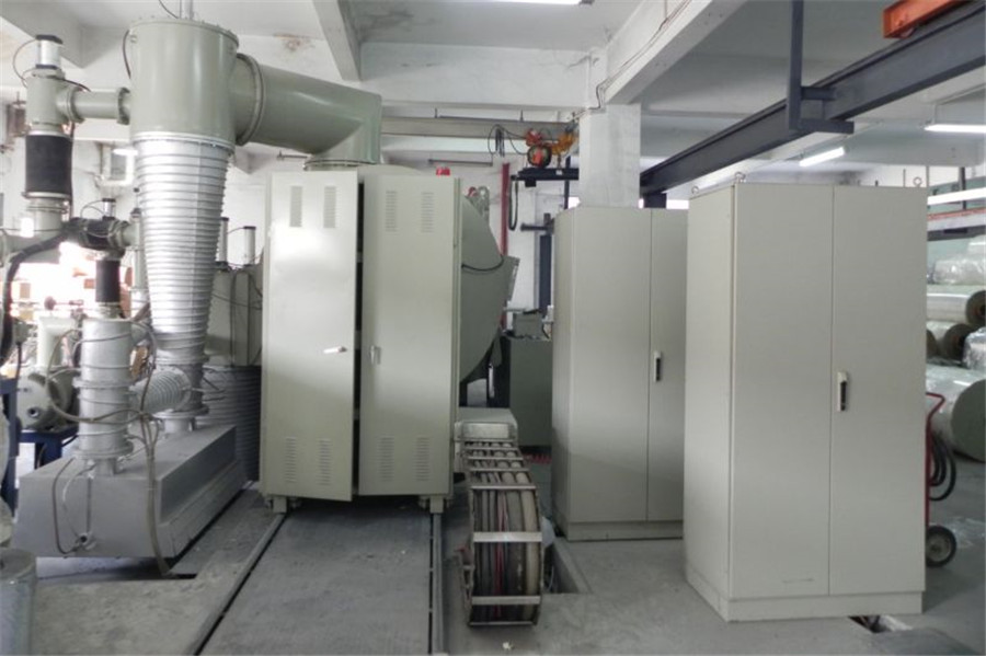 真空镀铝机1.jpg 真空镀铝机1.jpg