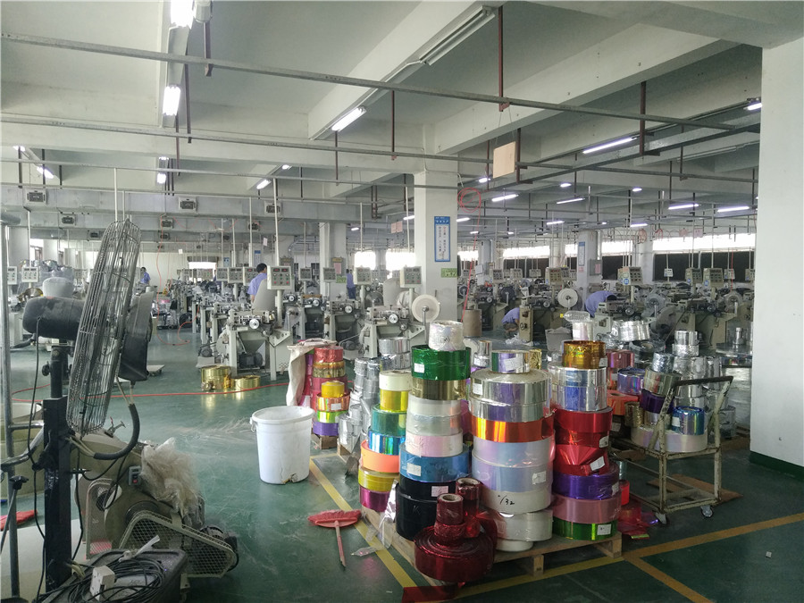 金葱粉生产车间.jpg 金葱粉生产车间.jpg